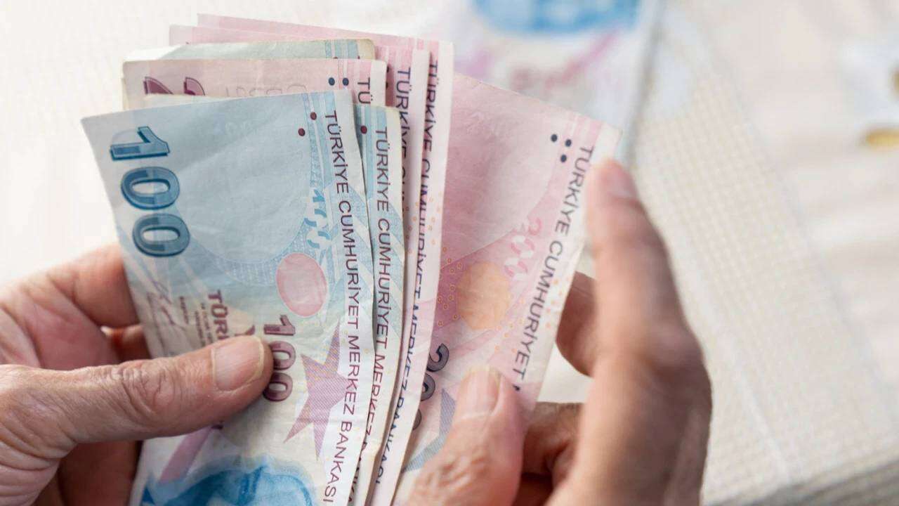 SSK ve Bağ-Kur'lu emeklisine 4 maaş birden yatacak: Kanun teklifi Meclis'te! 8